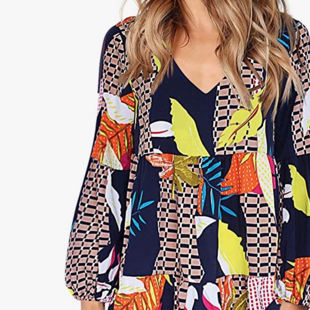 Great summer dress!  V-neck floral print.